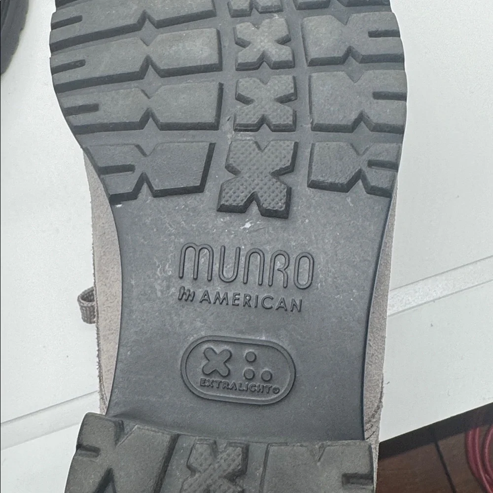 MUNRO VERANDA DERBY LACE-UP SUEDE LEATHER shoes- SIZE 8.5 Light Gray